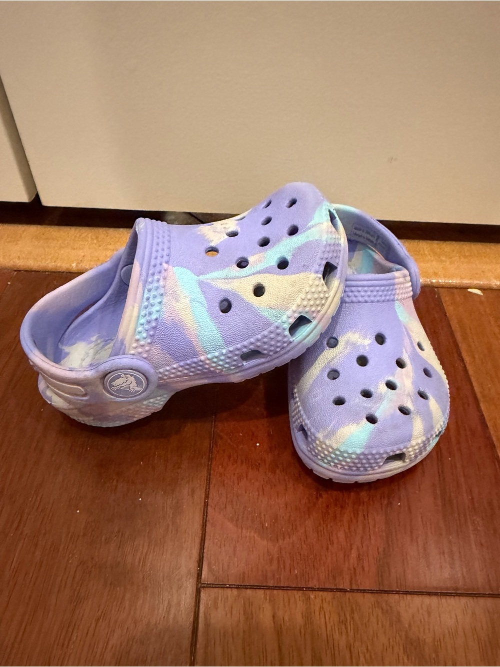 Kids Tie-Dye Crocs - Purple size 6